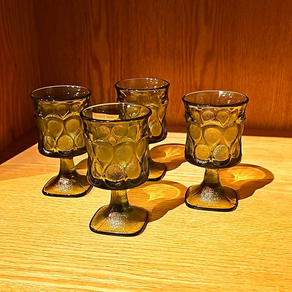 Wine glasses / goblets, green color, Qty 4